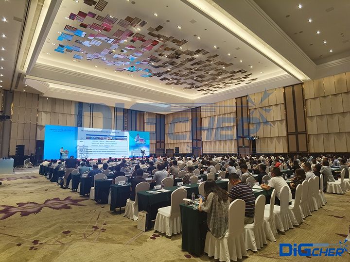 中國石油石化工程建設高峰論壇暨七屆四次理事(擴大)會議