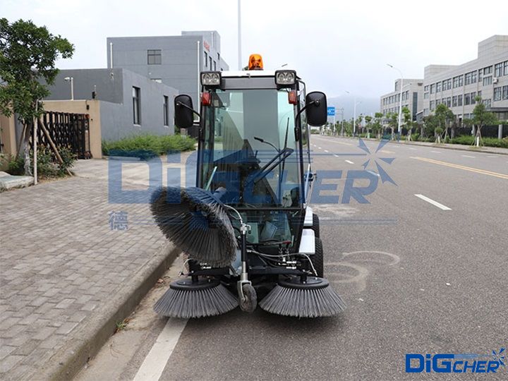 駕駛式掃地機準備作業