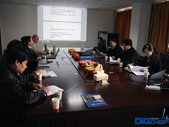 當地政府領導前來工廠考察